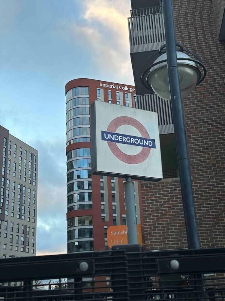 Entire flat in Ealing