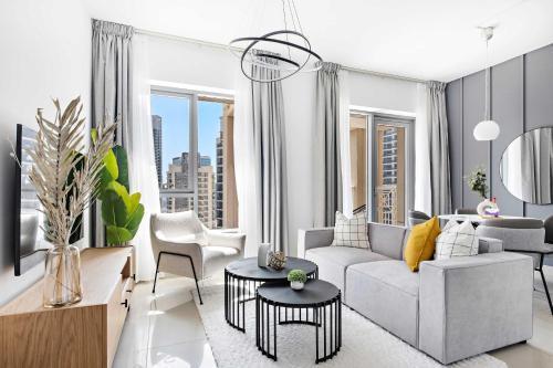 Silkhaus Chic 1BDR near Burj Khalifa in Downtown - Tap to explore photos