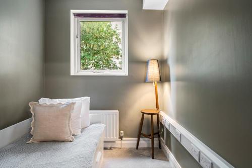 Exclusive & Comfortable Home by Old Street Station - Tap to explore photos