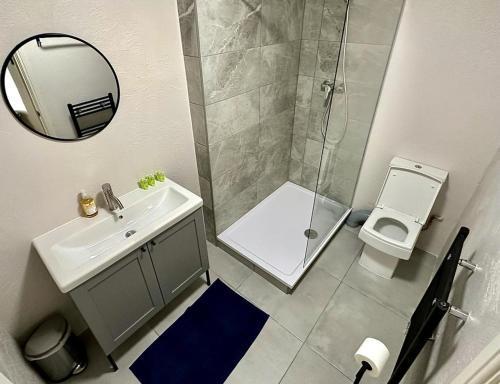 Flat 3 Stay In Aldgate Apartments - Tap to explore photos