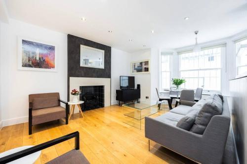 Smart Kensington Retreat 2BR - Tap to explore photos
