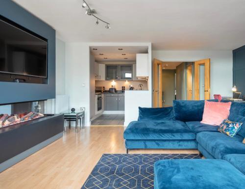 ExCel, O2, Canary Wharf, London City Airport - Free Parking - Tap to explore photos