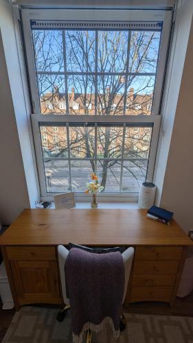 Single Room close to Battersea - Tap to explore photos
