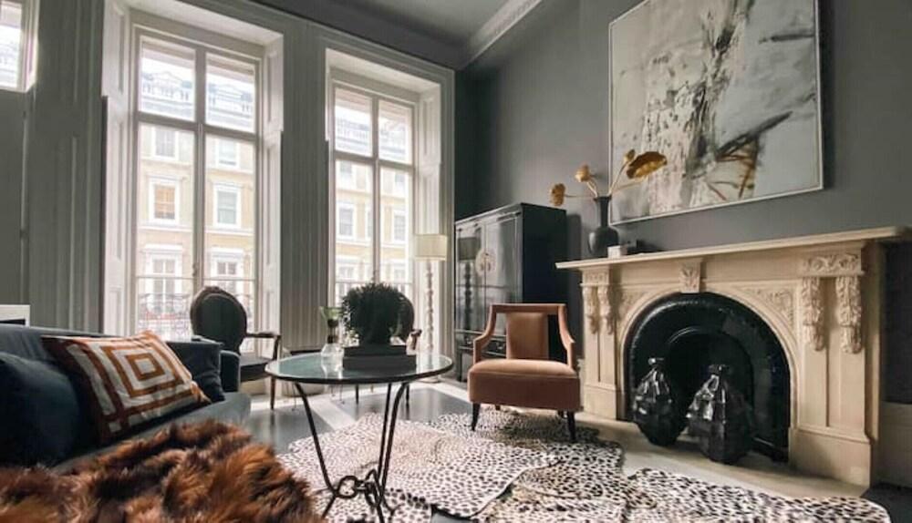 South Ken designer pad - Tap to explore photos