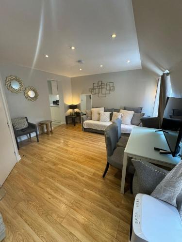 Sleep 8 In the heart of Central London Hy4 - Tap to explore photos