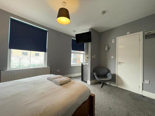 Small Double Studio close to King's Cross & Camden - Tap to explore photos