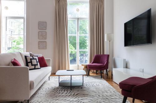Fascinating 1 BDR Apt w Terrace, Paddington - Tap to explore photos
