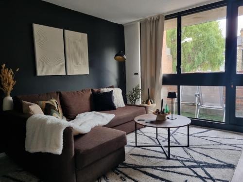 Spacious and modern flat in Archway - Tap to explore photos