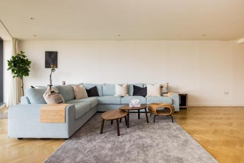 Spacious, Modern 3-Bed Home - Tap to explore photos