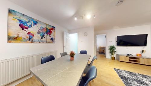 Spacious Duplex Apartment - Tap to explore photos
