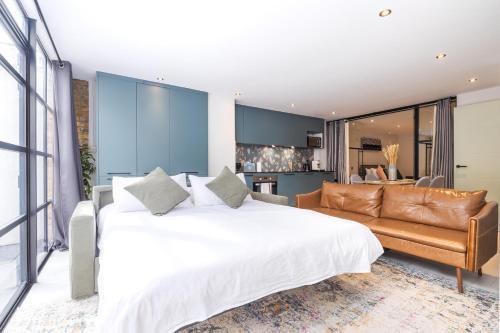 Hackney 1 Bed Garden Flat - Tap to explore photos