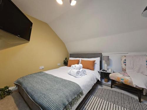 Fulham 2 bedroom apartment - Tap to explore photos