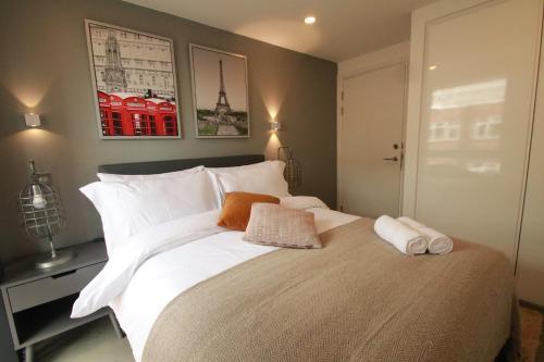 FT6 Penthouse Apartments - Tap to explore photos