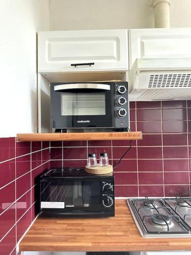 Stunning 2-bed apt near central London. - Tap to explore photos