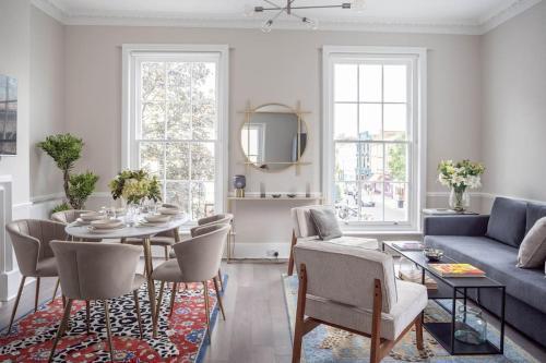 Spectacular flat located in prime Notting Hill - Tap to explore photos