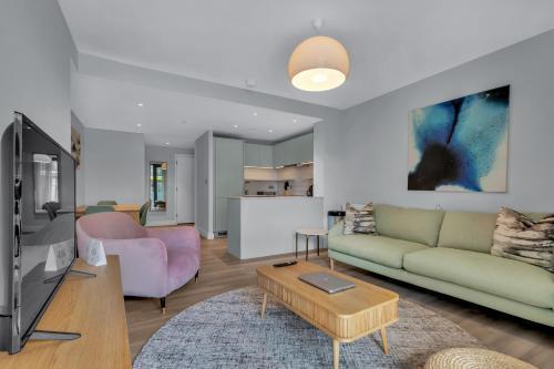 MySquare Spacious Two Bedroom Apartment at Wembley Park - Tap to explore photos