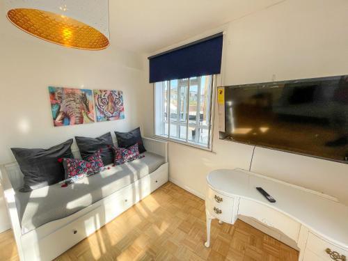 Stay in Euston - Tap to explore photos