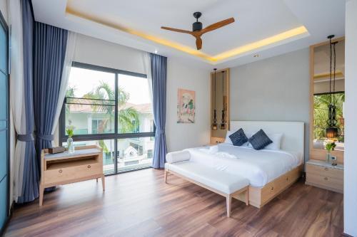 Hollywood Pool Villa Pattaya walking street 2km - Tap to explore photos