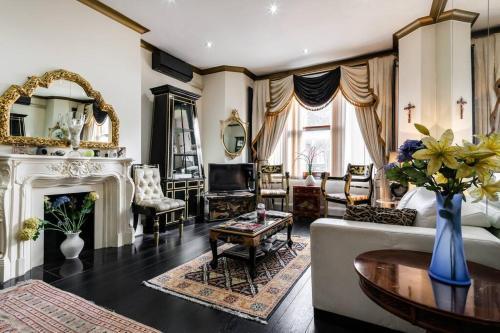 Stunning three bed in West Hampstead - Tap to explore photos