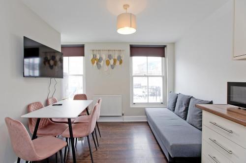 Imperial Whitechapel Corner House Apartments - Tap to explore photos