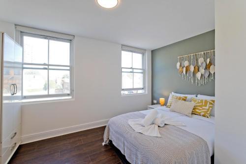 Imperial Whitechapel Corner House Apartments Room Type - Three-Bedroom Apartment