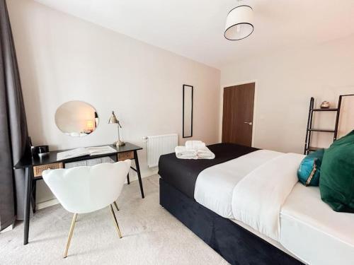 Stylish Urban Sanctuary with Parking