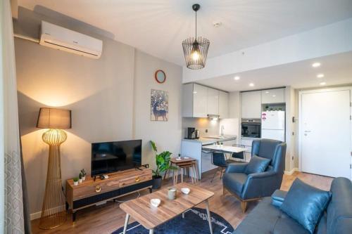 Stylish 1-bedroom Apt- Experience City's Pulse - Tap to explore photos