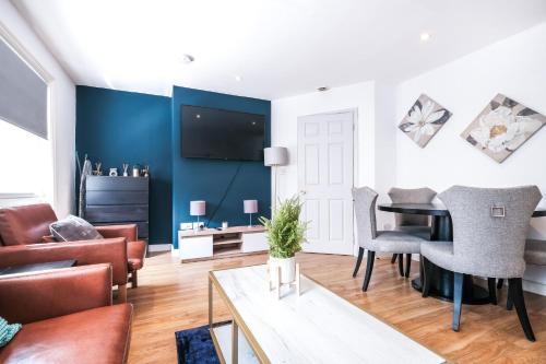 Grandeur 3 Bedroom Flat in London, Mayfair HY3 - Tap to explore photos