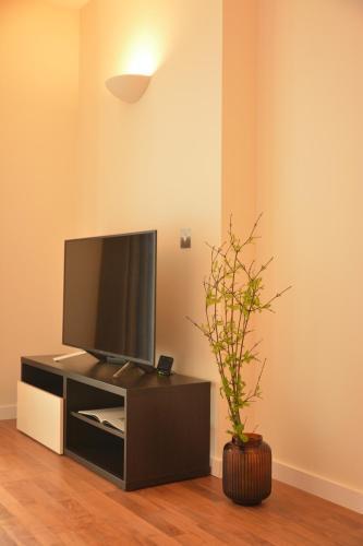 High level, two bedroom apartment - Tap to explore photos