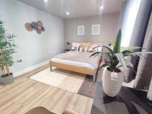 Immaculate 3Bed Apt, Close To O2, Excel, London Stadium & City - Tap to explore photos