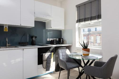 Studio Apt, 8 Min Walk From Tube 3 - Tap to explore photos