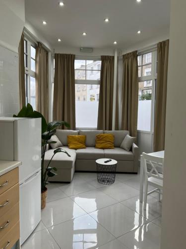Stylish Flat in Camden/KingsCross - Tap to explore photos