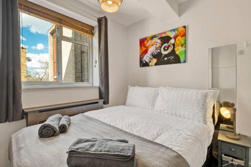 Lovely 3-Bed Clapham Common - Tap to explore photos