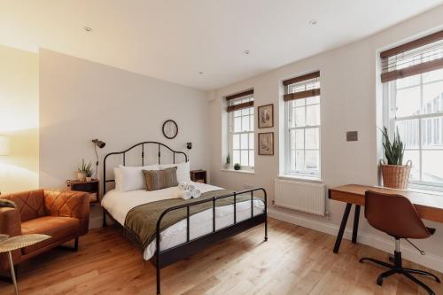 Holborn Townhouse - Tap to explore photos