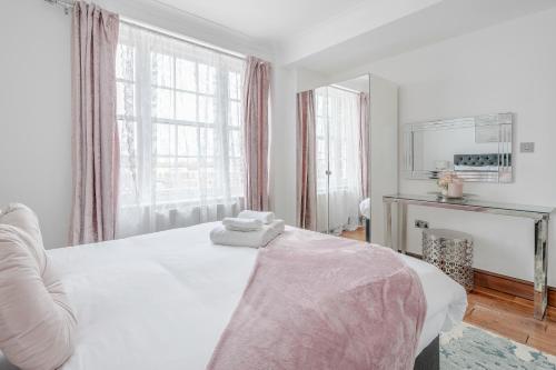Stunning Flat Next To Hyde Park - Tap to explore photos