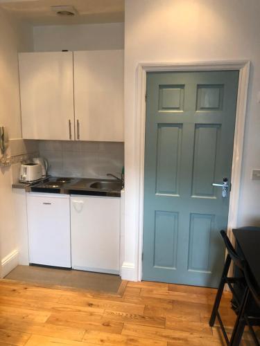 Stylish Studio Room in Trendy Brixton - B - Tap to explore photos