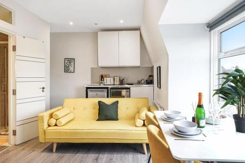 Livestay-Studio Apartments in London Green Lanes - Tap to explore photos