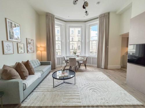 Stylish and central 1 bedroom apartment - Tap to explore photos
