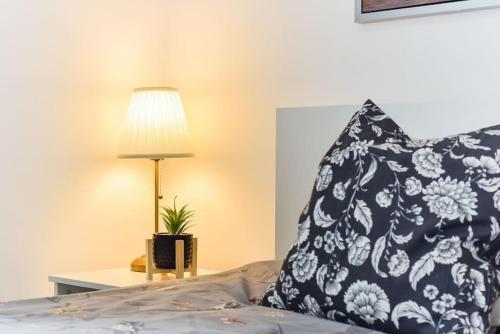 Knightsbridge Stylish Two Bedroom Apartment