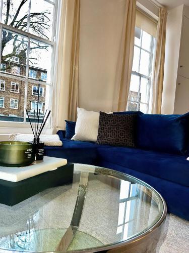 Stylish One Bedroom Apartment in the heart of Angel - Tap to explore photos
