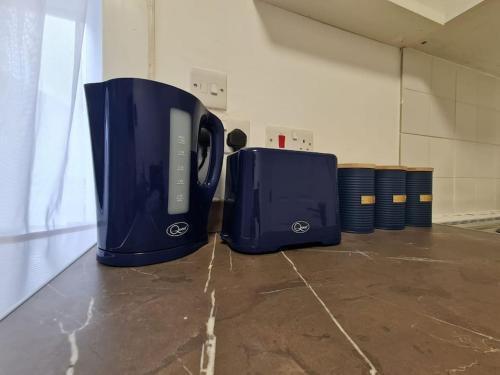 Stylish and Spacious 1 Bedroom Kensal Green Tube 1A - Tap to explore photos
