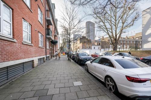 Luxury 2 Bedroom Flat in Bell Street - Tap to explore photos