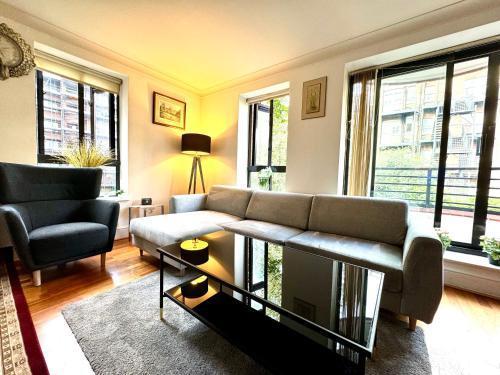 Lovely 2 Bedroom Apartment Central London by Wild - Tap to explore photos