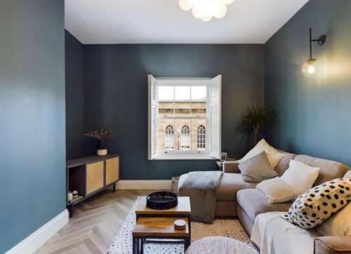 Luxury Flat in Chelsea - Tap to explore photos