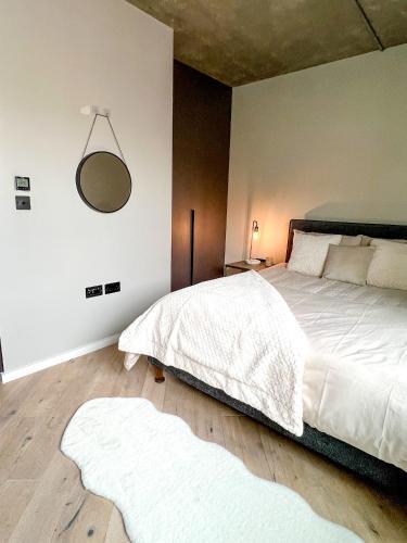 Luxury apartment in the heart of London! - Tap to explore photos