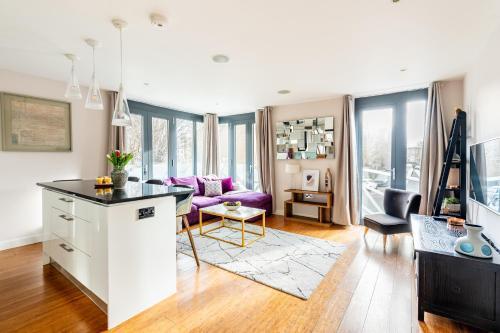 Luxury Apartment in Notting Hill by Portobello Market - Tap to explore photos