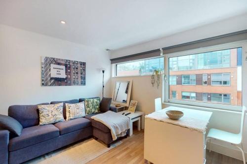 Stunning studio apt- 5 min walk to Borough station - Tap to explore photos
