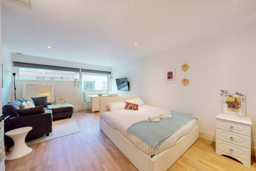 Stunning studio apt- 5 min walk to Borough station - Tap to explore photos