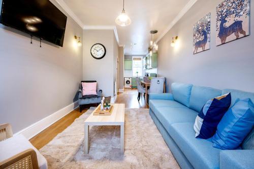 Large 1 Bedroom in Center of London 3 - Tap to explore photos