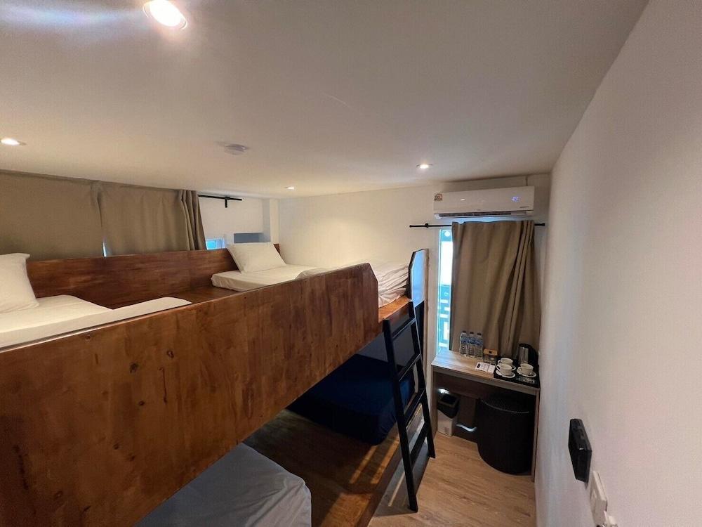 The Motuga Hostel Bangkok Room Type - Economy Family Room